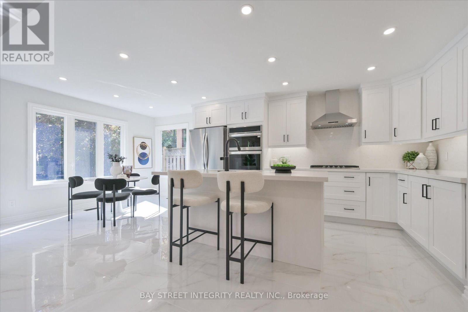1906 Stoneybrook Court, Mississauga, Ontario  L5L 3W2 - Photo 12 - W13876276