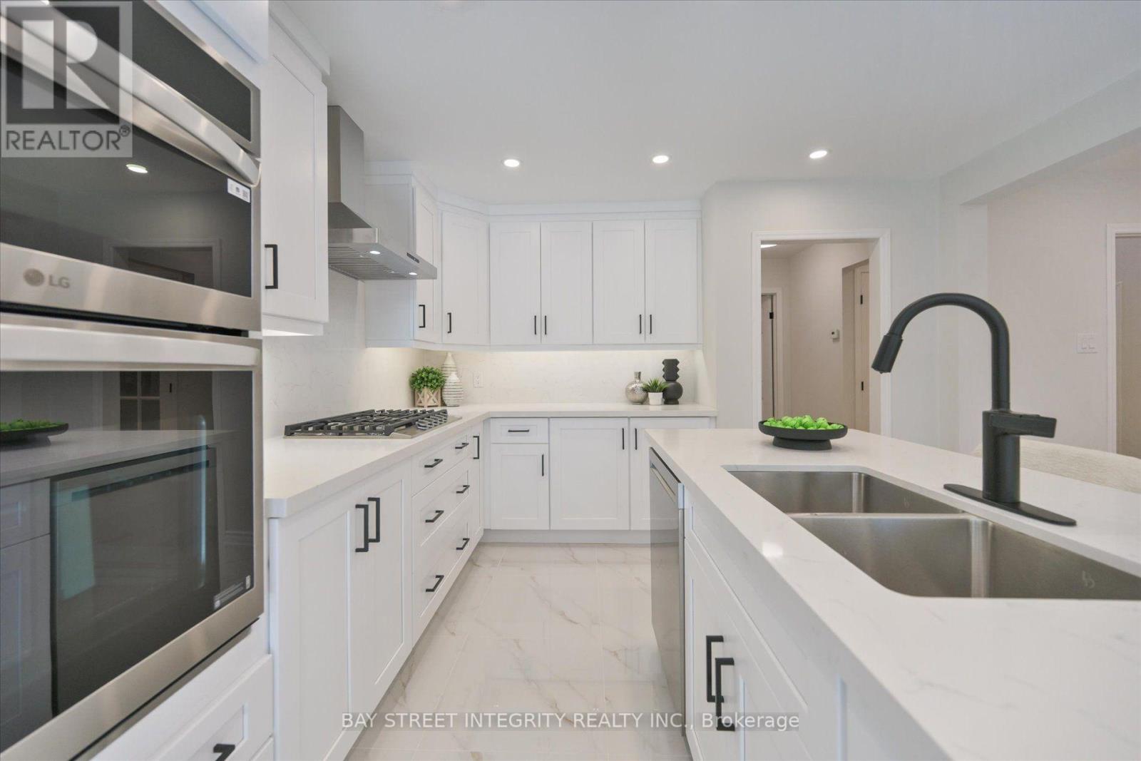1906 Stoneybrook Court, Mississauga, Ontario  L5L 3W2 - Photo 17 - W13876276