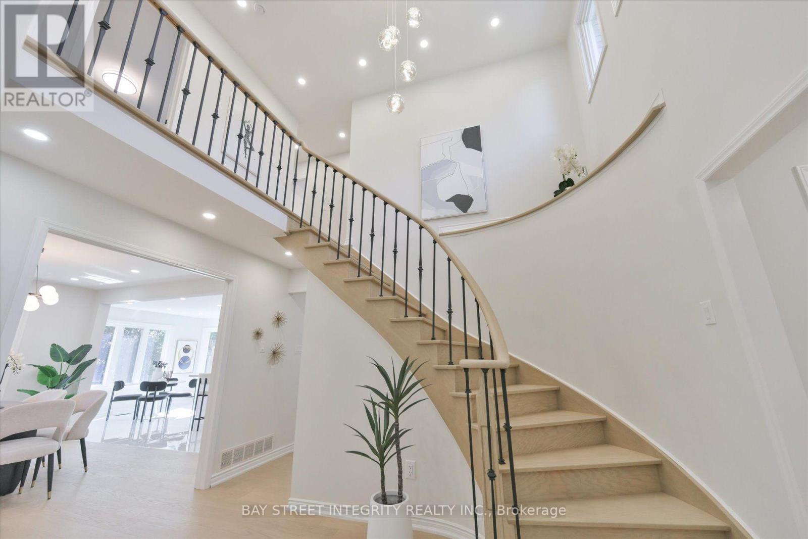 1906 Stoneybrook Court, Mississauga, Ontario  L5L 3W2 - Photo 21 - W13876276
