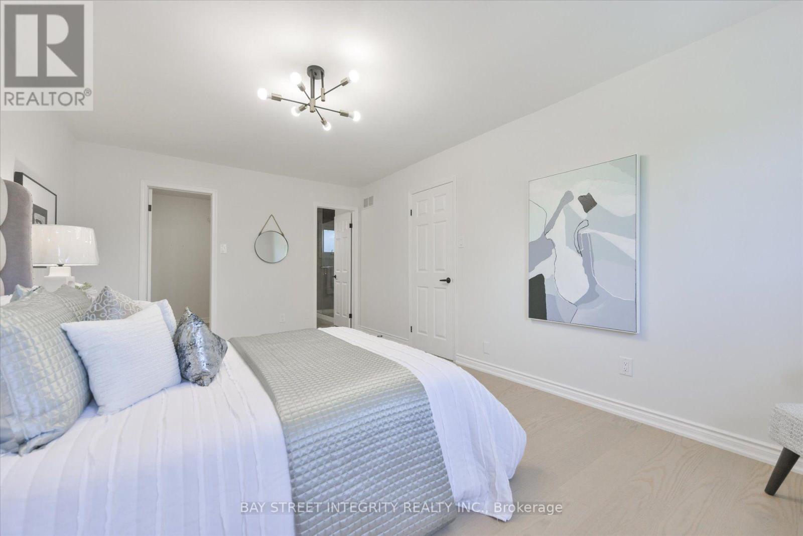 1906 Stoneybrook Court, Mississauga, Ontario  L5L 3W2 - Photo 25 - W13876276