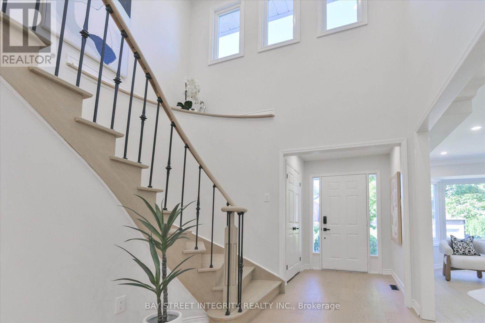 1906 Stoneybrook Court, Mississauga, Ontario  L5L 3W2 - Photo 5 - W13876276
