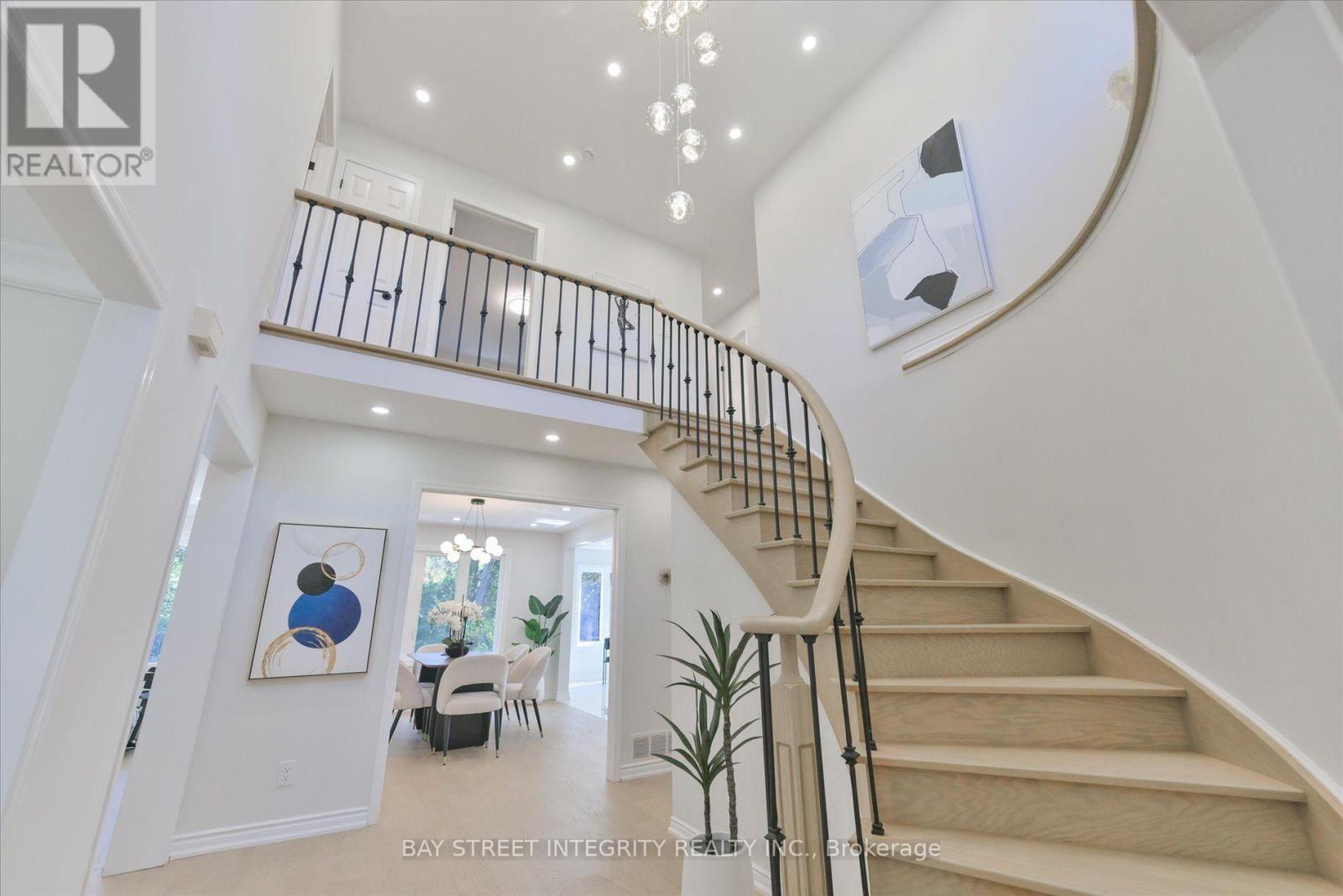 1906 Stoneybrook Court, Mississauga, Ontario  L5L 3W2 - Photo 6 - W13876276