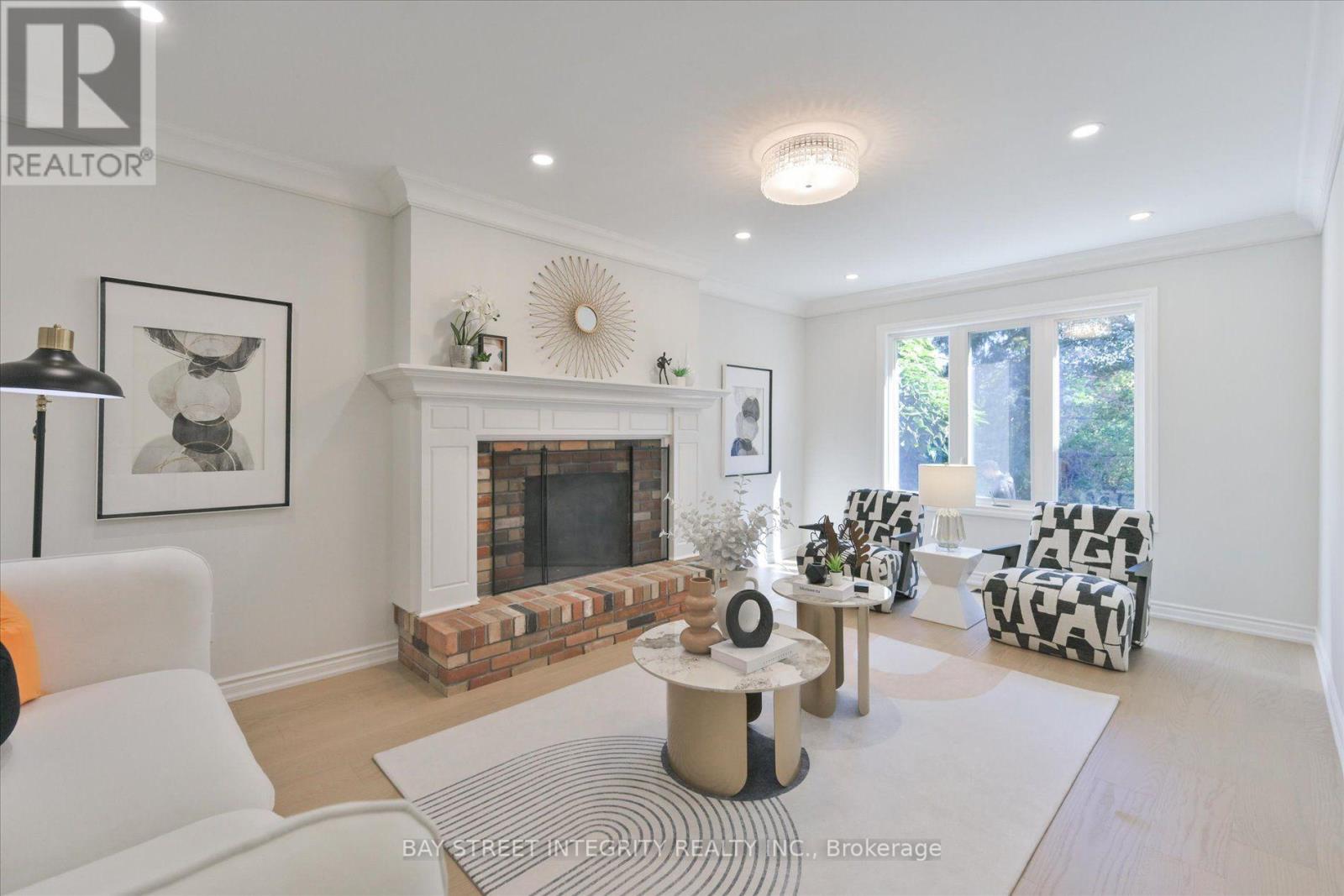 1906 Stoneybrook Court, Mississauga, Ontario  L5L 3W2 - Photo 9 - W13876276