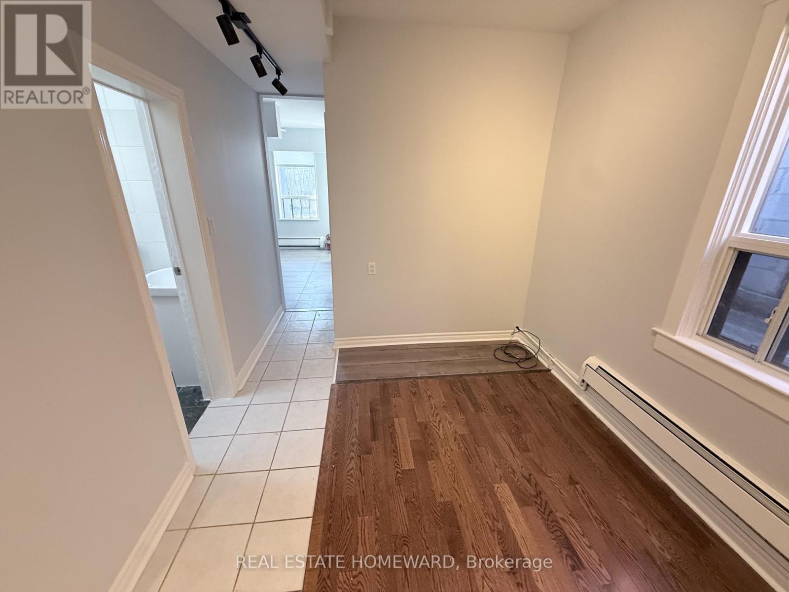 Apt 2 - 611 Danforth Avenue, Toronto, Ontario  M4K 1R2 - Photo 3 - E13791406