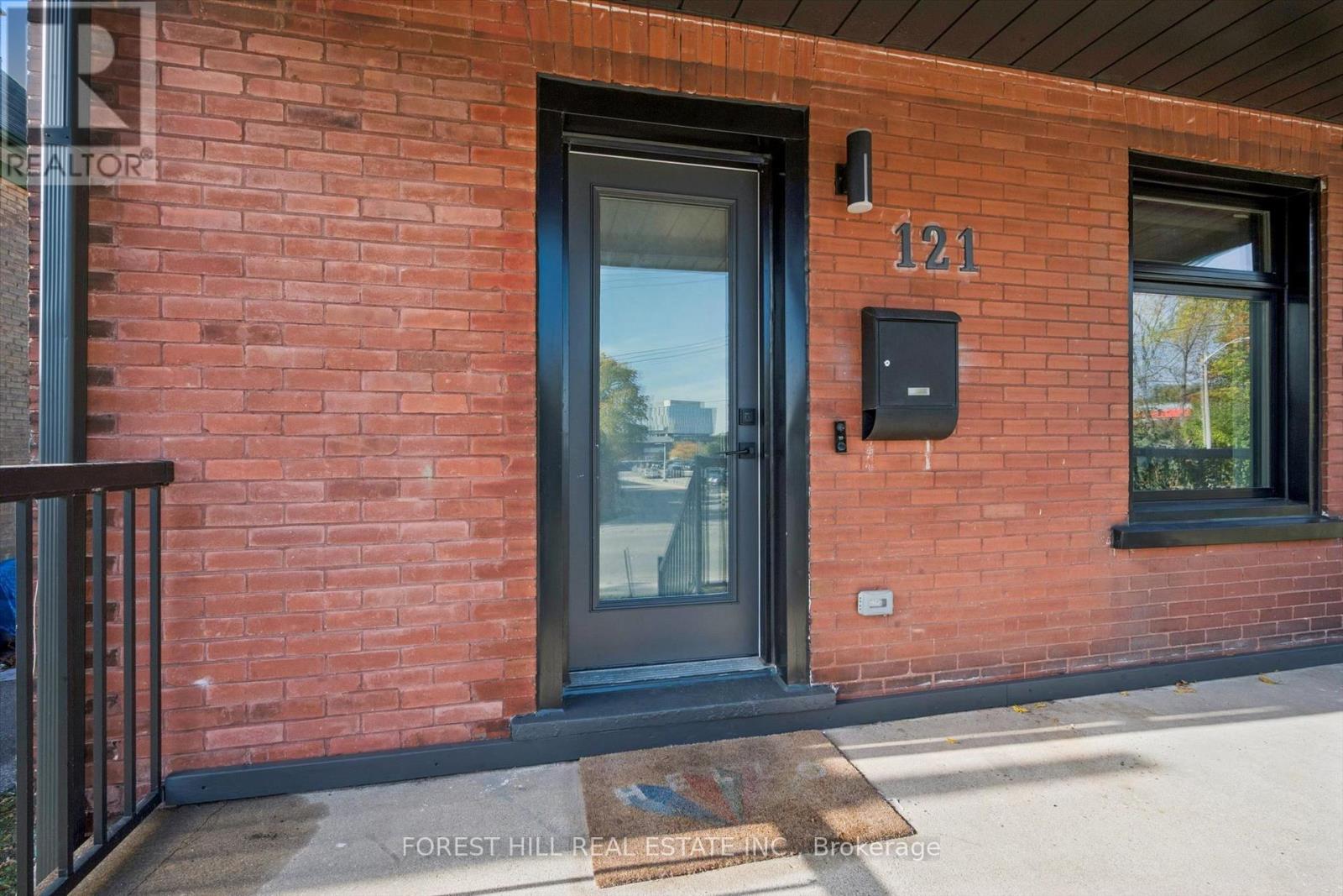 121 Park Street, Kitchener, Ontario  N2G 1M5 - Photo 3 - X13876050