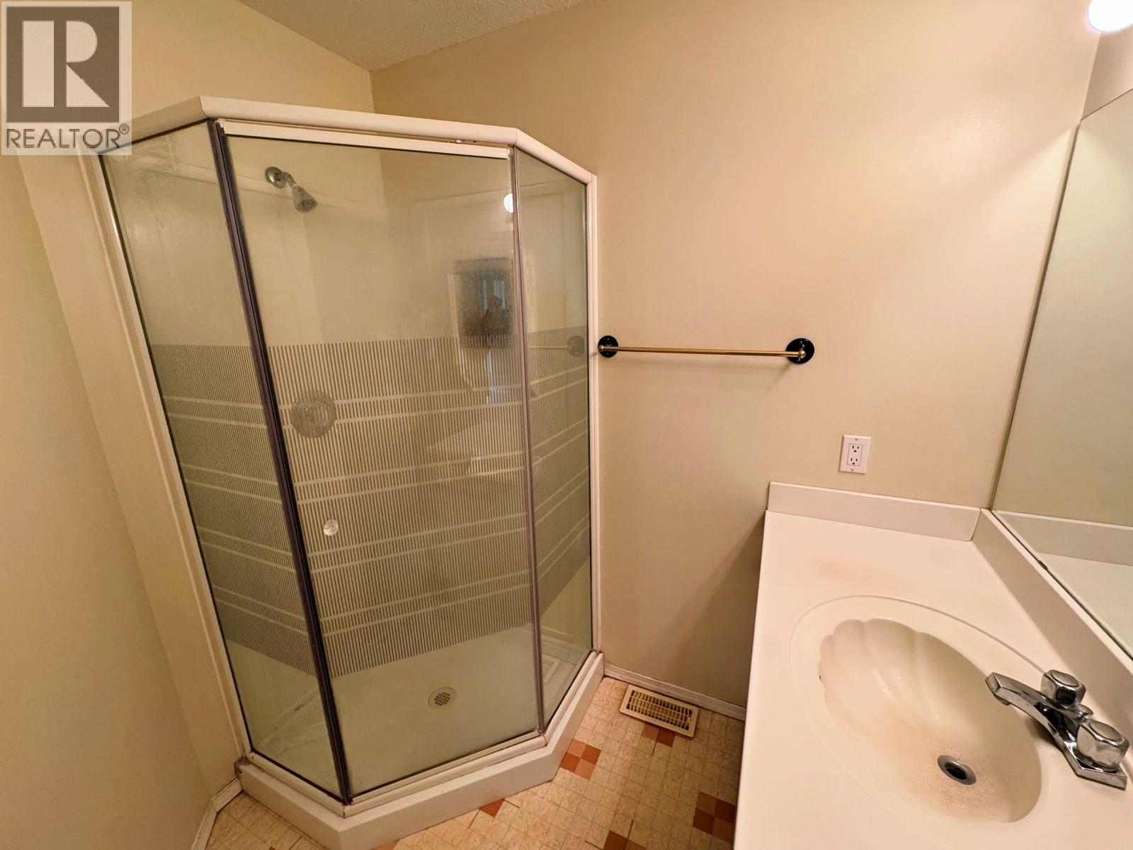 7633 16th Street, Grand Forks, British Columbia  V0H 1H0 - Photo 13 - 10403105