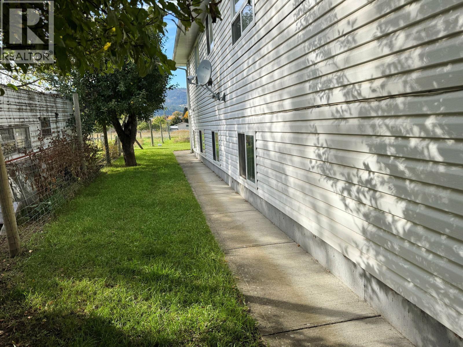 7633 16th Street, Grand Forks, British Columbia  V0H 1H0 - Photo 34 - 10403105