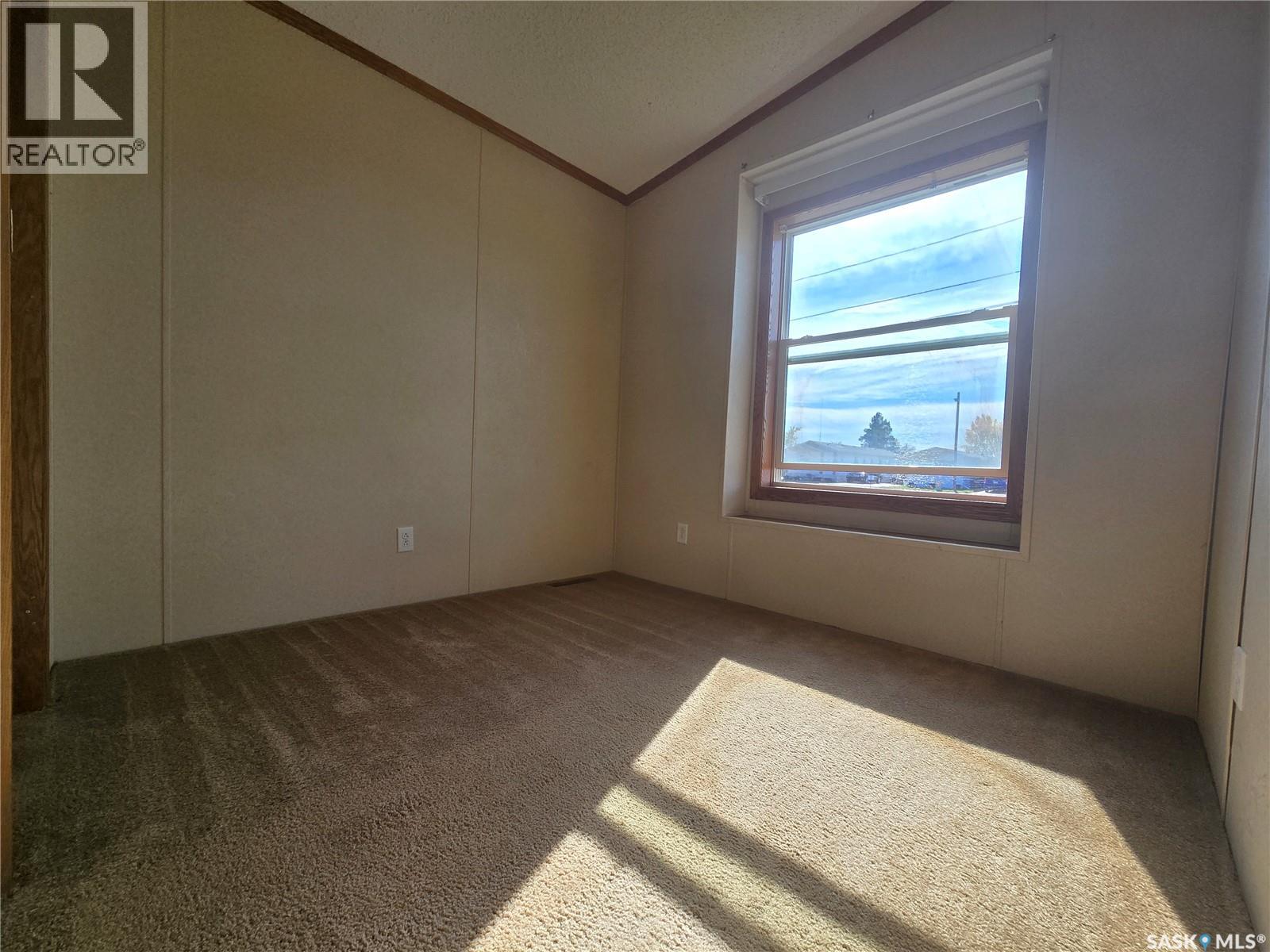 125 1st Avenue Sw, Weyburn, Saskatchewan  S4H 2H9 - Photo 13 - SK050679