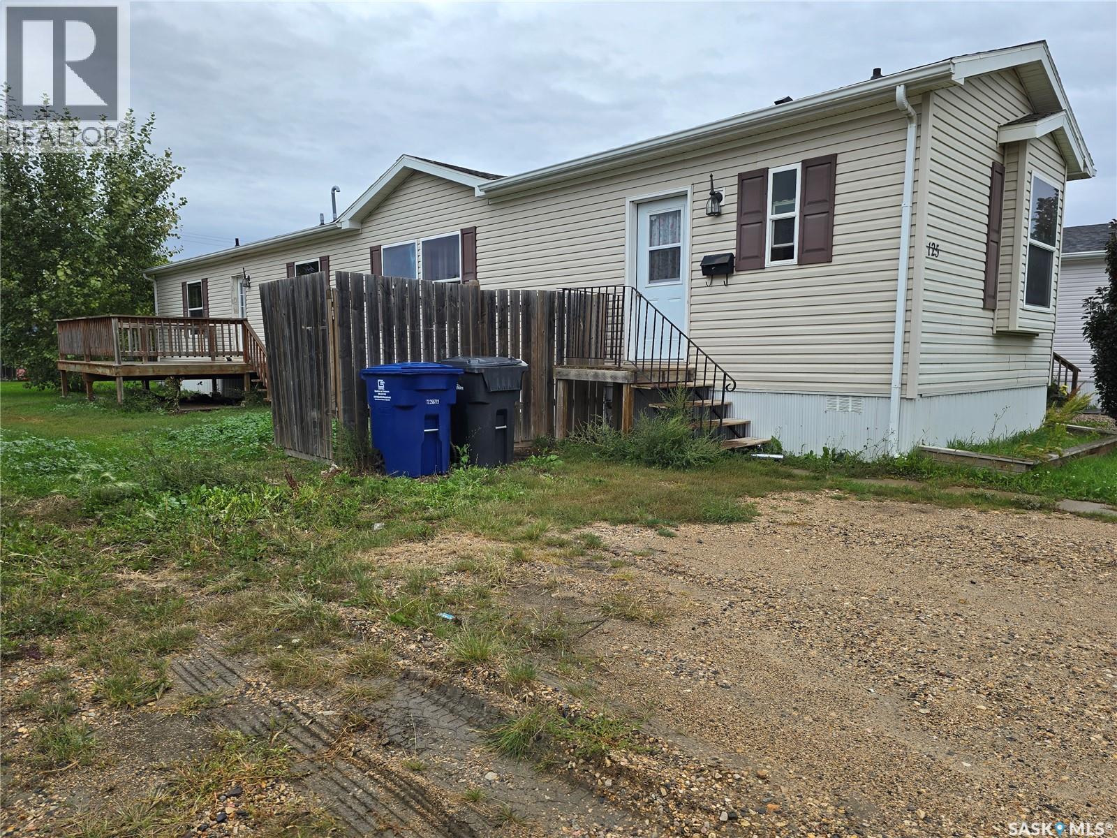 125 1st Avenue Sw, Weyburn, Saskatchewan  S4H 2H9 - Photo 2 - SK050679