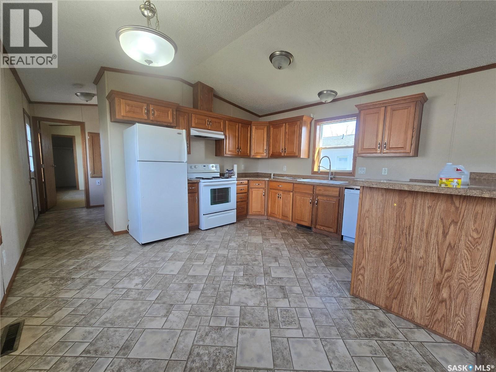 125 1st Avenue Sw, Weyburn, Saskatchewan  S4H 2H9 - Photo 3 - SK050679