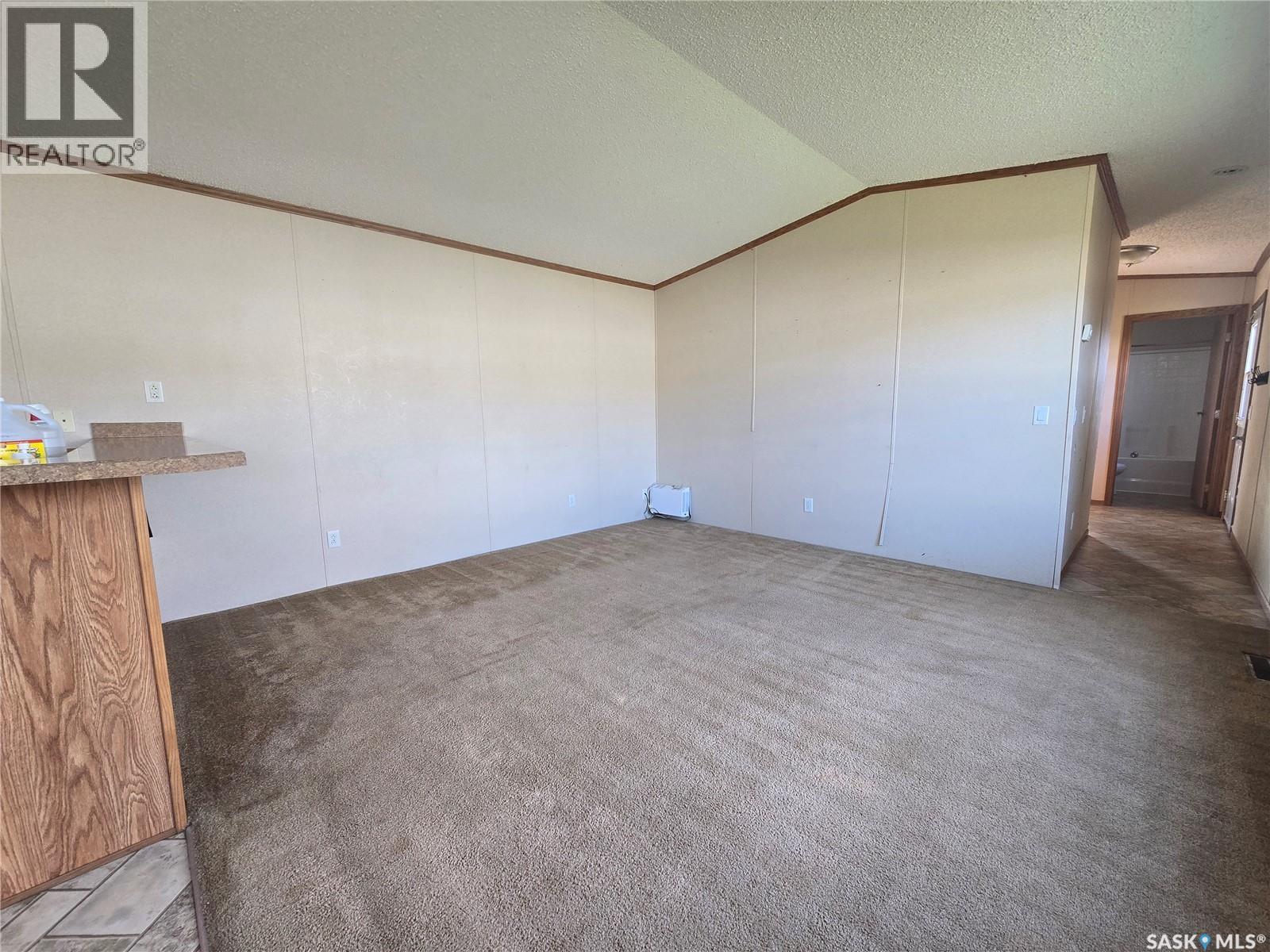 125 1st Avenue Sw, Weyburn, Saskatchewan  S4H 2H9 - Photo 4 - SK050679