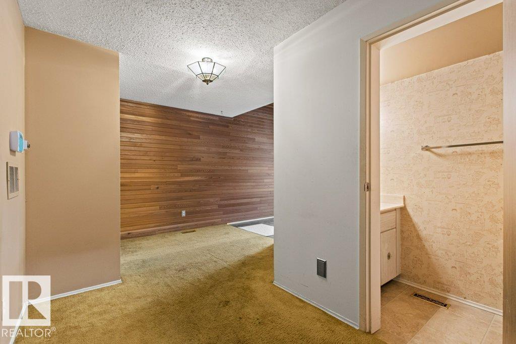 3022 108 ST NW