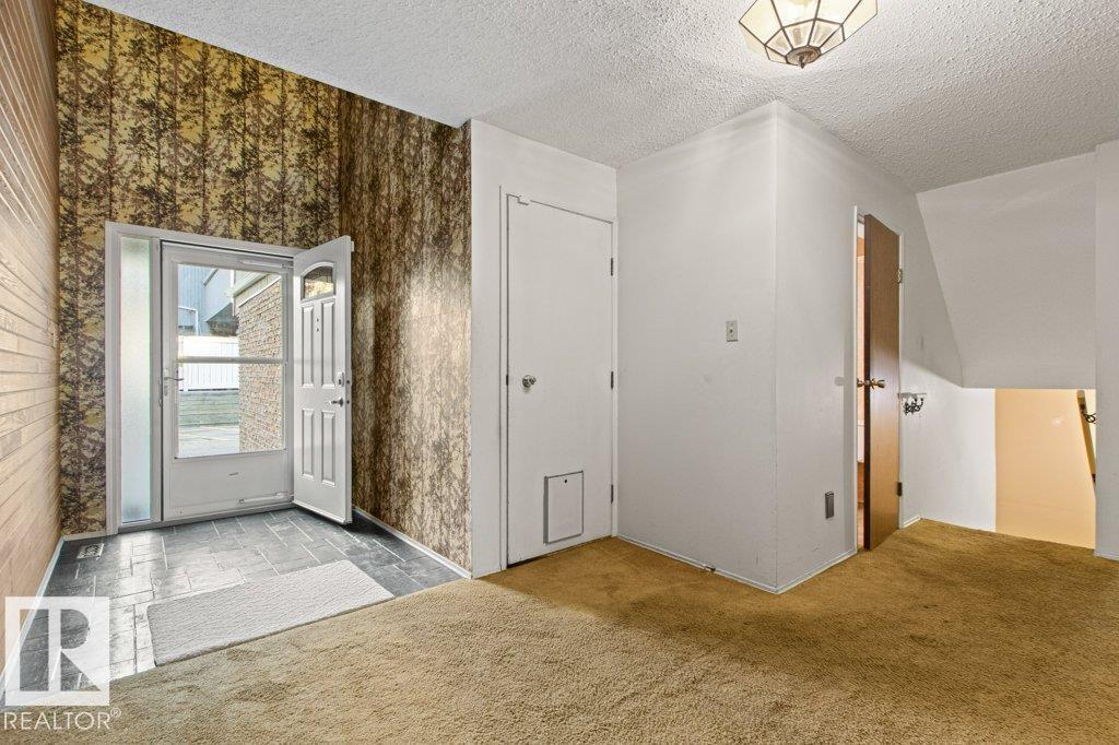 3022 108 ST NW