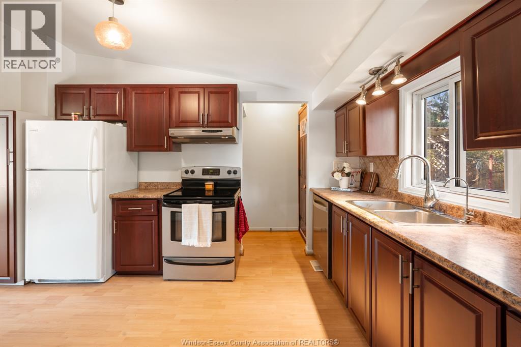 2505 Longfellow, Windsor, Ontario  N9E 2K8 - Photo 12 - 26024843