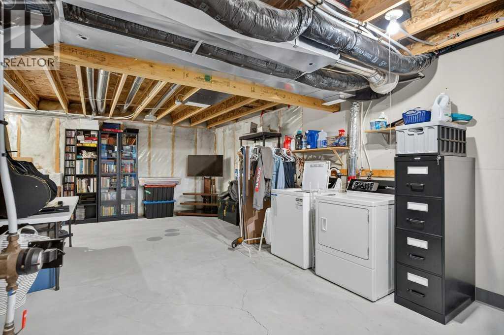 223 Elgin Point SE