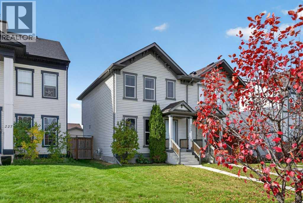 223 Elgin Point SE