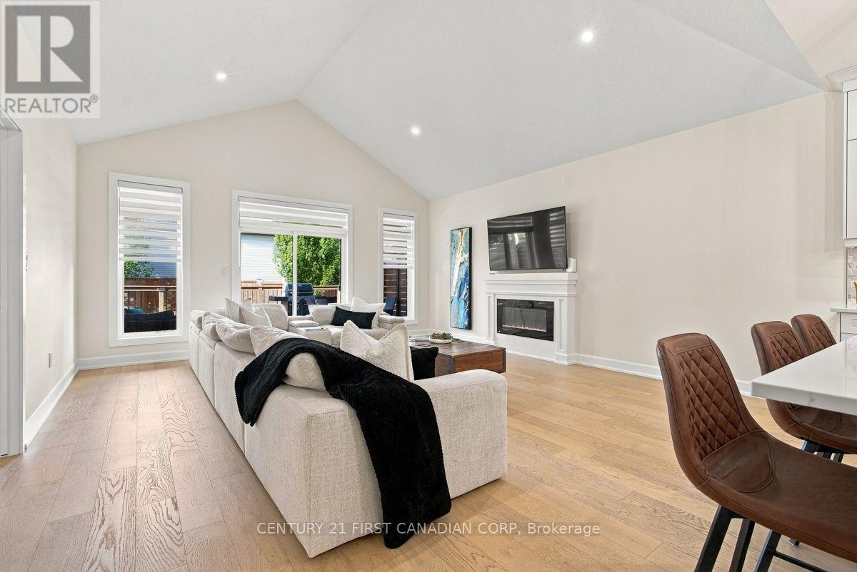 12 Briscoe Crescent, Strathroy-Caradoc, Ontario  N7G 4E1 - Photo 8 - X13874170