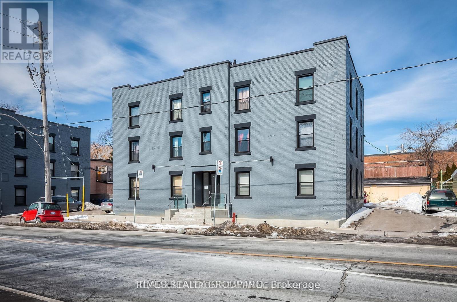 3 - 1492 DUNDAS STREET E
