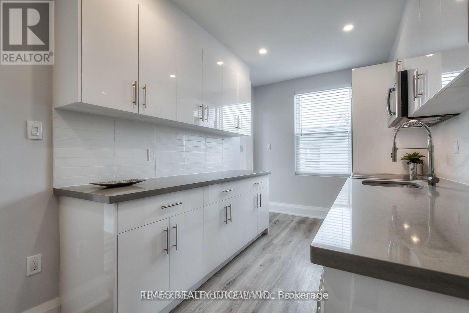 3 - 1492 DUNDAS STREET E