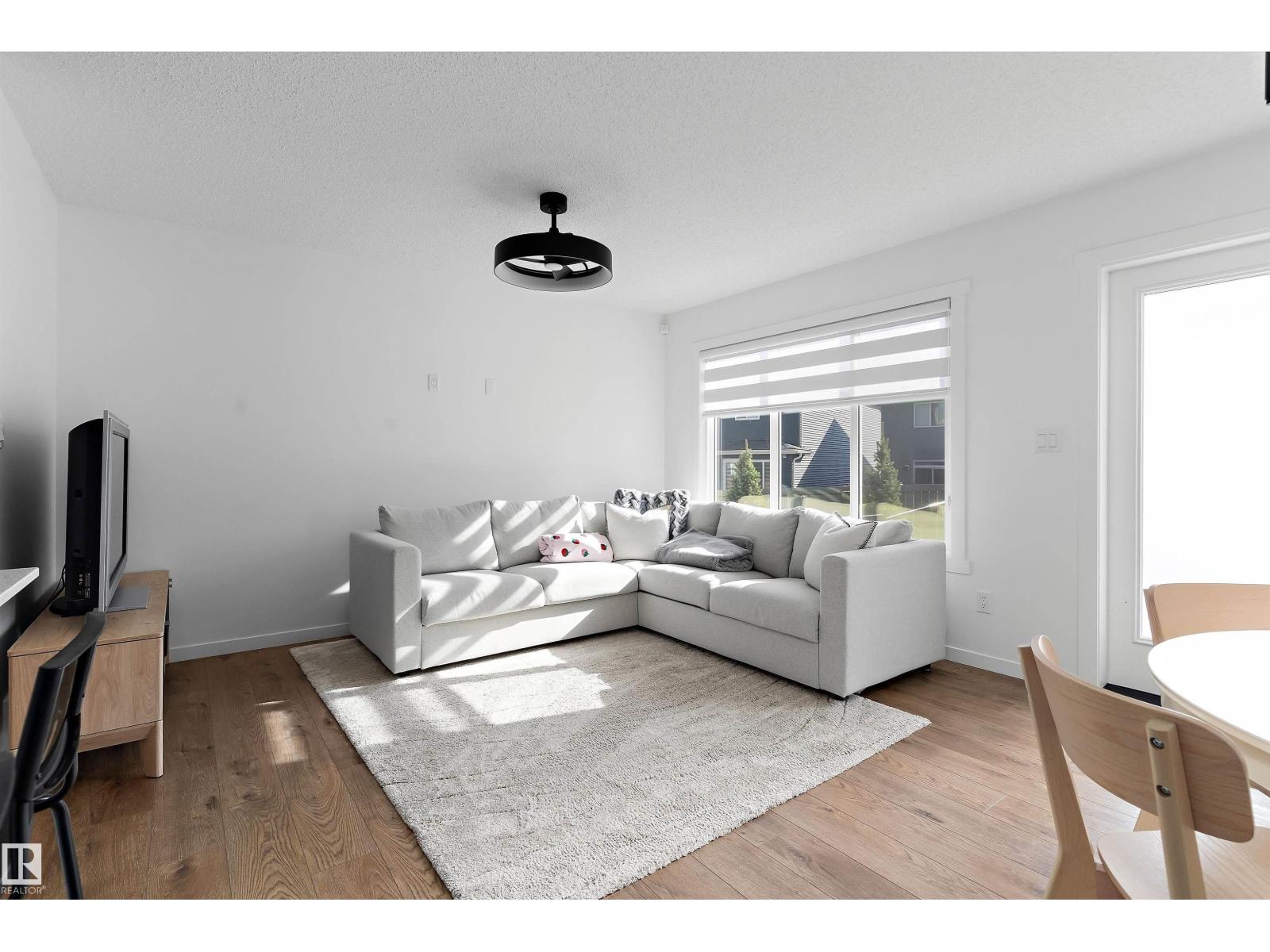 #8 13119 209 ST NW