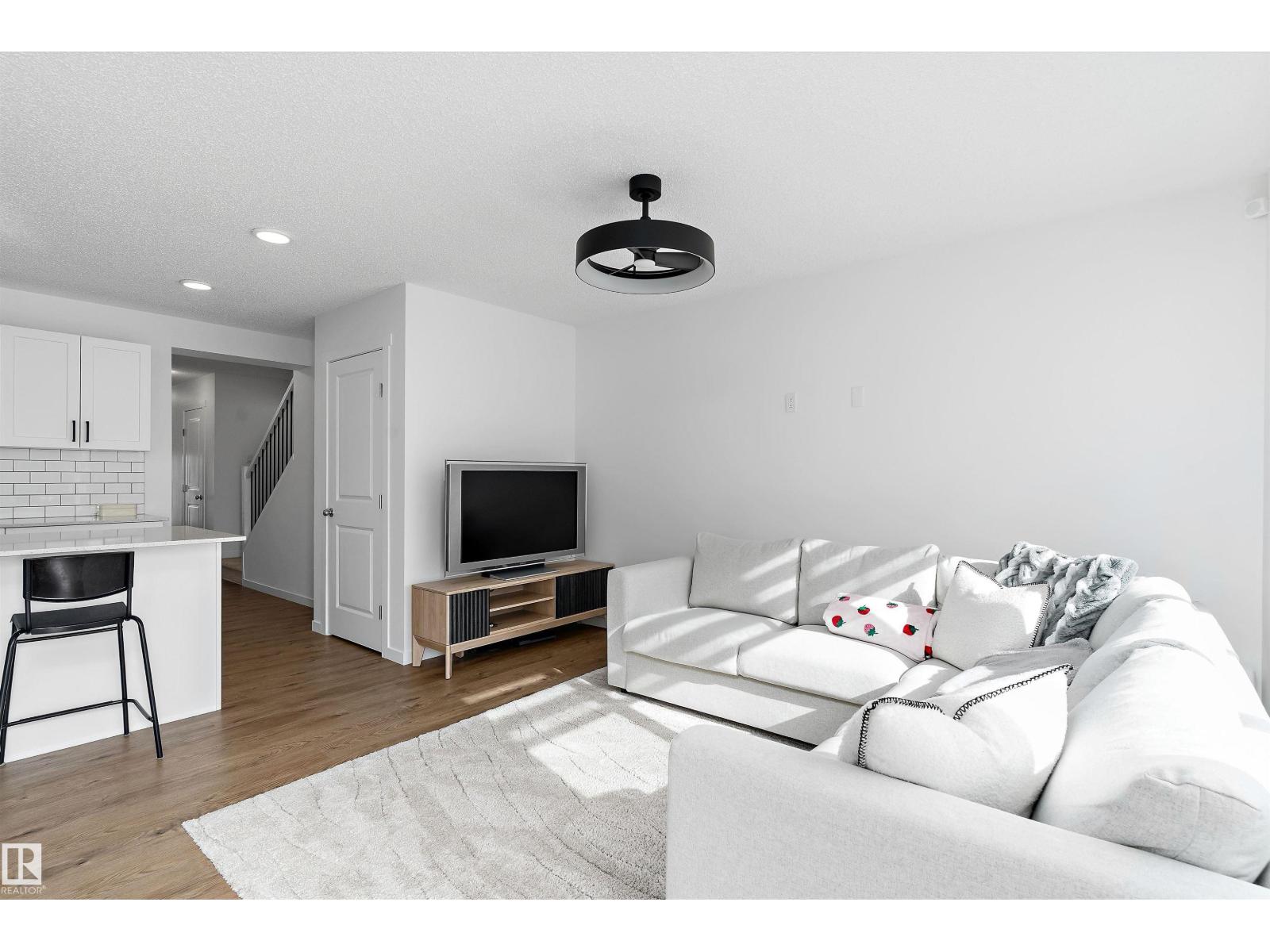 #8 13119 209 ST NW