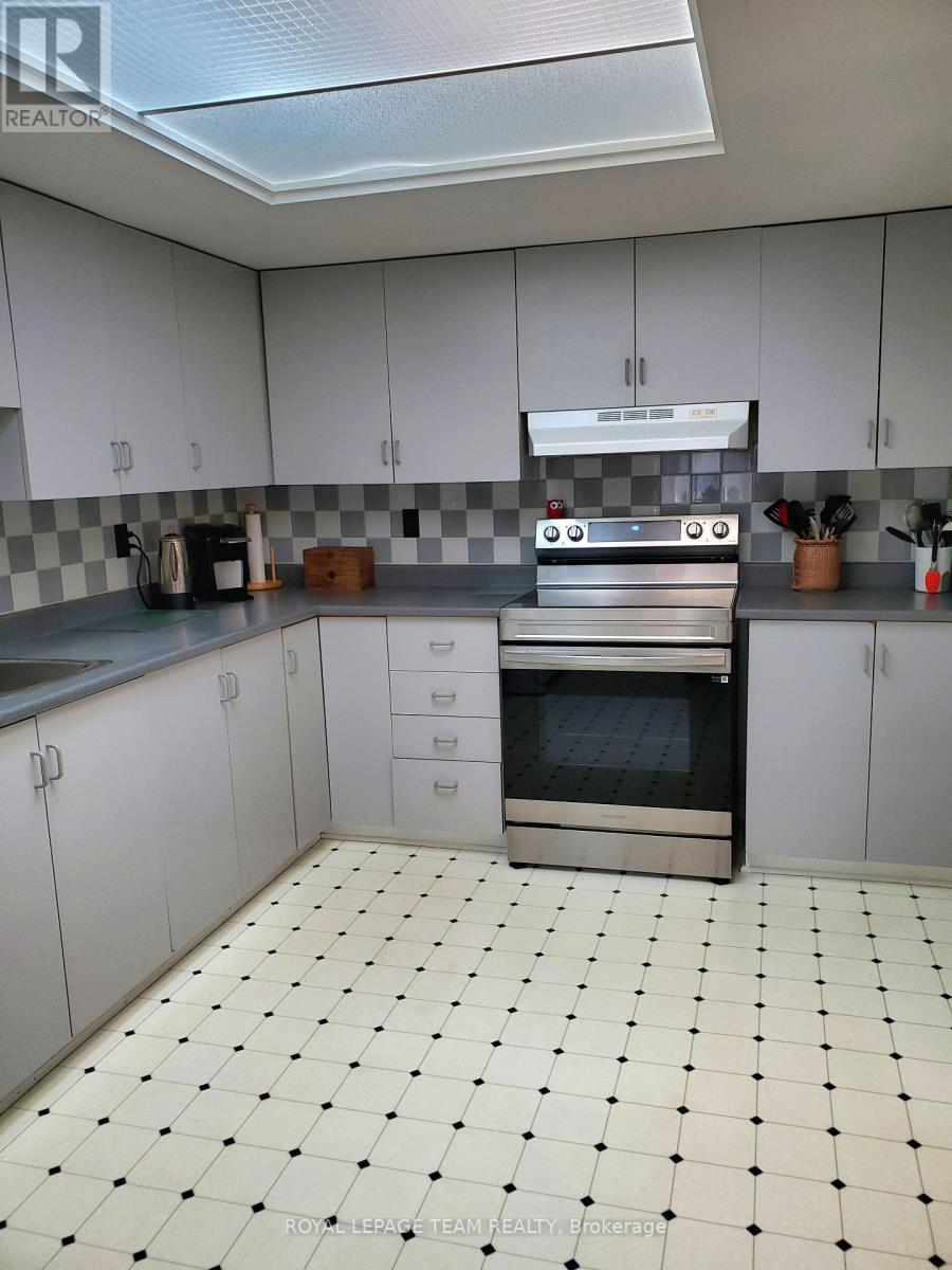 61 Mcgibbon Drive, Ottawa, Ontario  K2L 4A6 - Photo 3 - X13876392