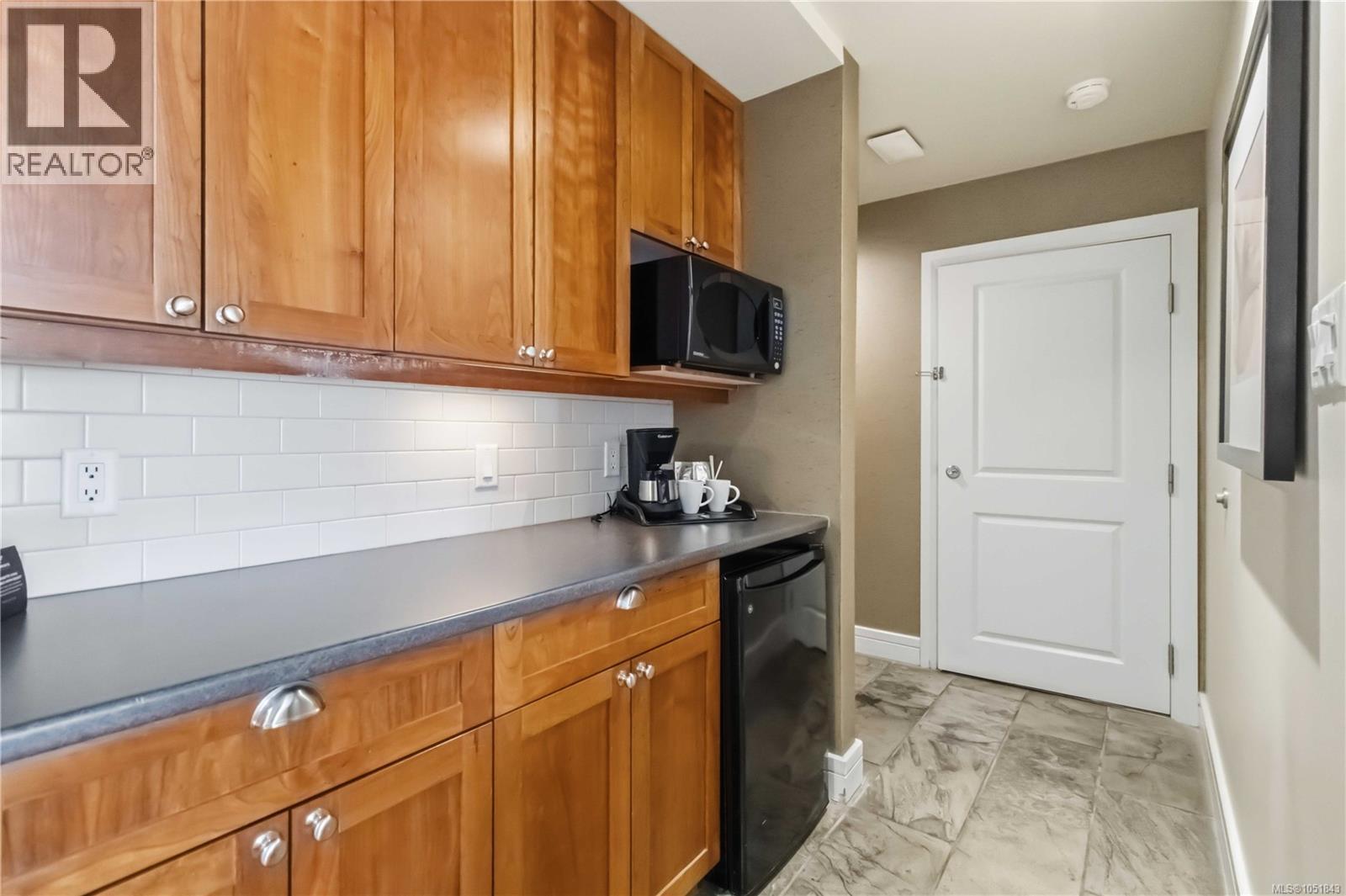 218-220 B 1376 Lynburne Pl