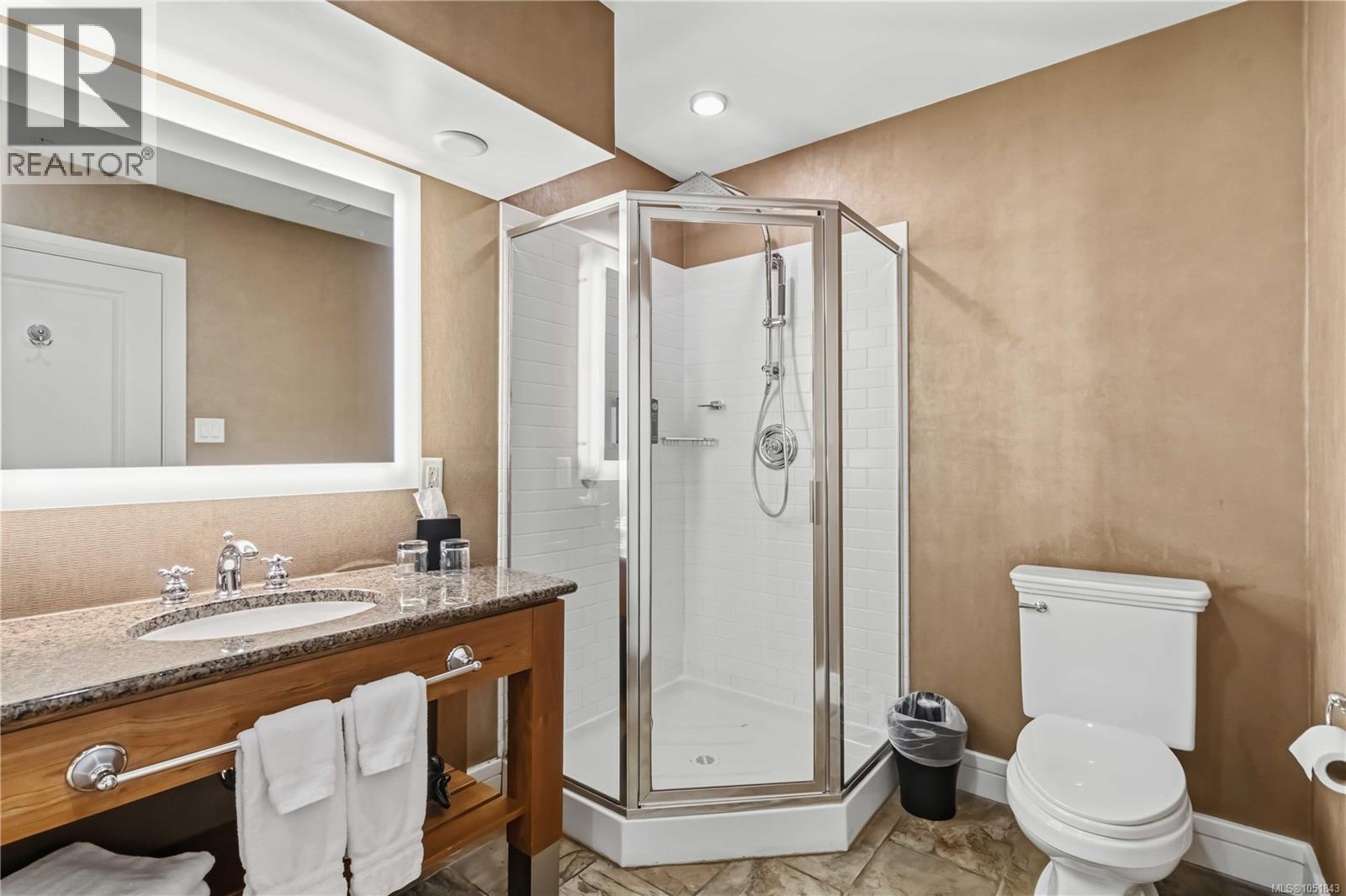 218-220 B 1376 Lynburne Pl