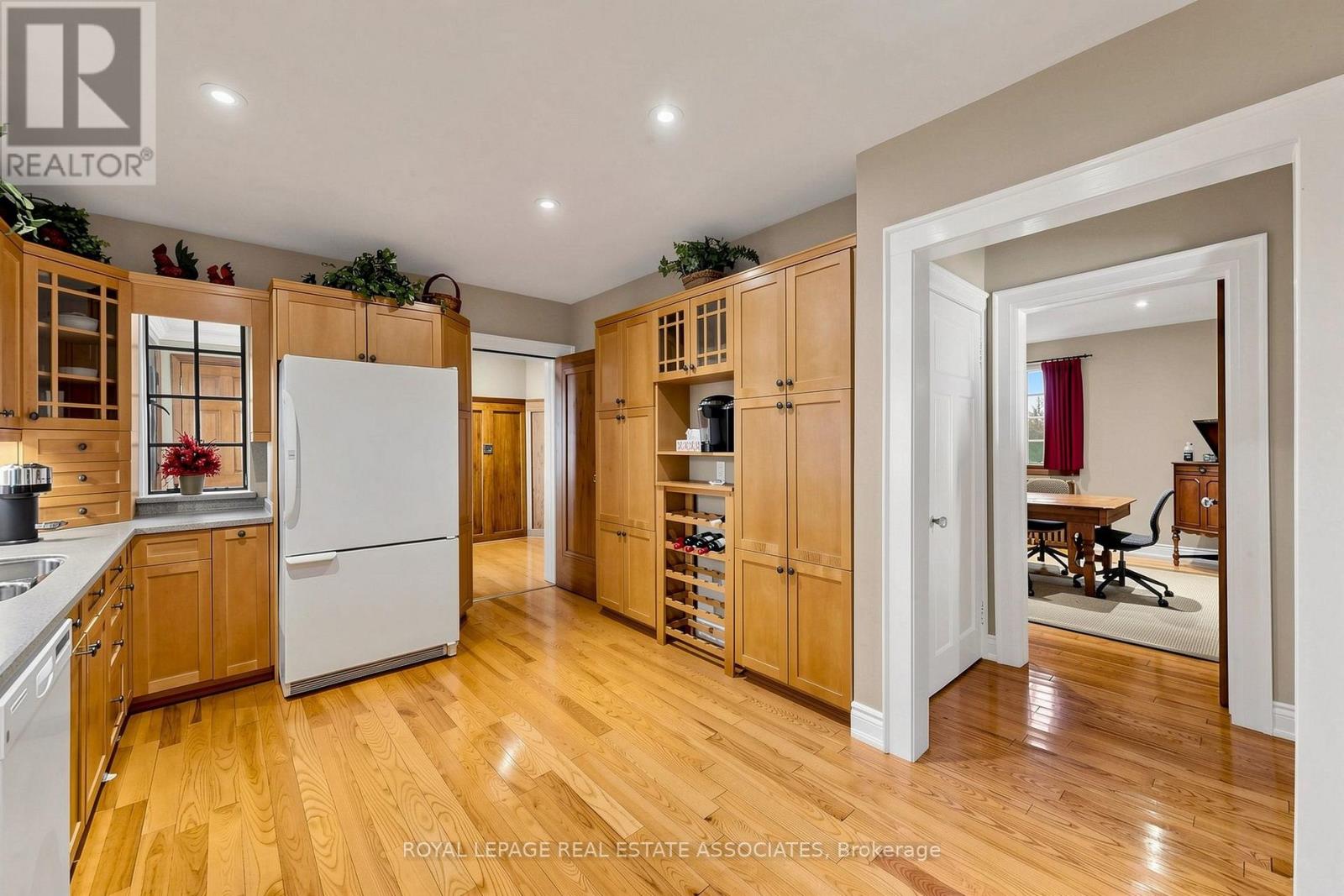 298 Lakeshore Road, Mississauga, Ontario  L5G 1H2 - Photo 14 - W13876398