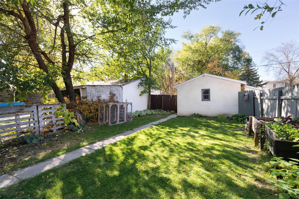 111 Bristol Avenue Winnipeg Manitoba Canada R2H2R5 2