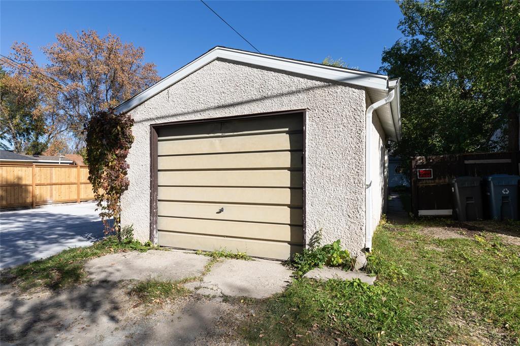 111 Bristol Avenue Winnipeg Manitoba Canada R2H2R5 4