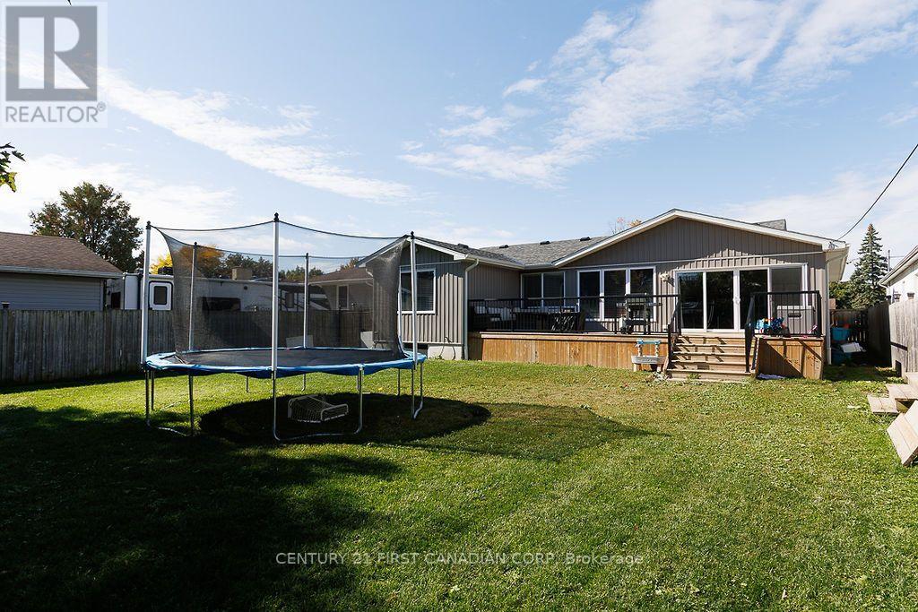 1010 Dearness Drive, London South, Ontario  N6E 1N7 - Photo 45 - X13876510