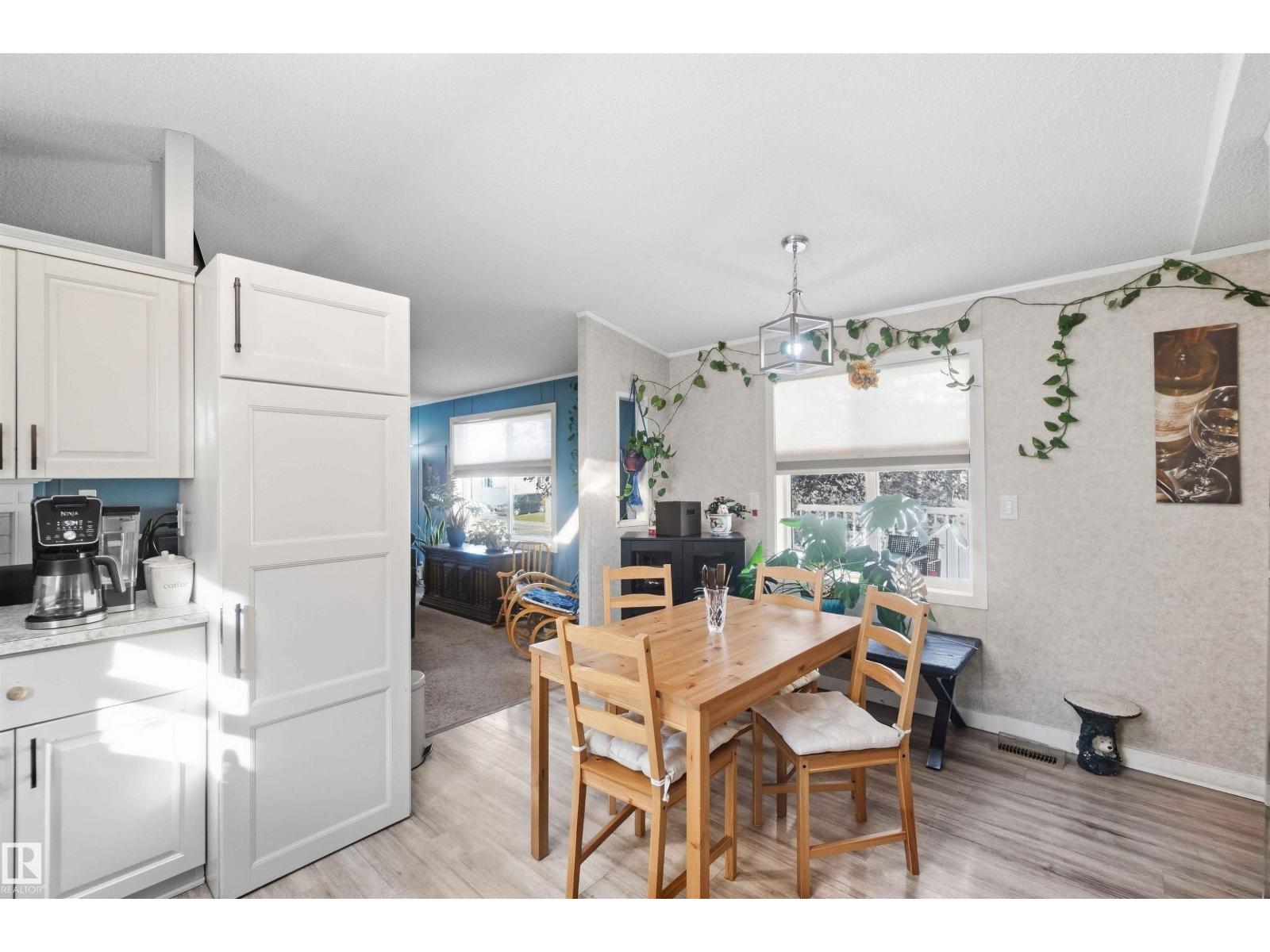 442 Oak Wood CR NW