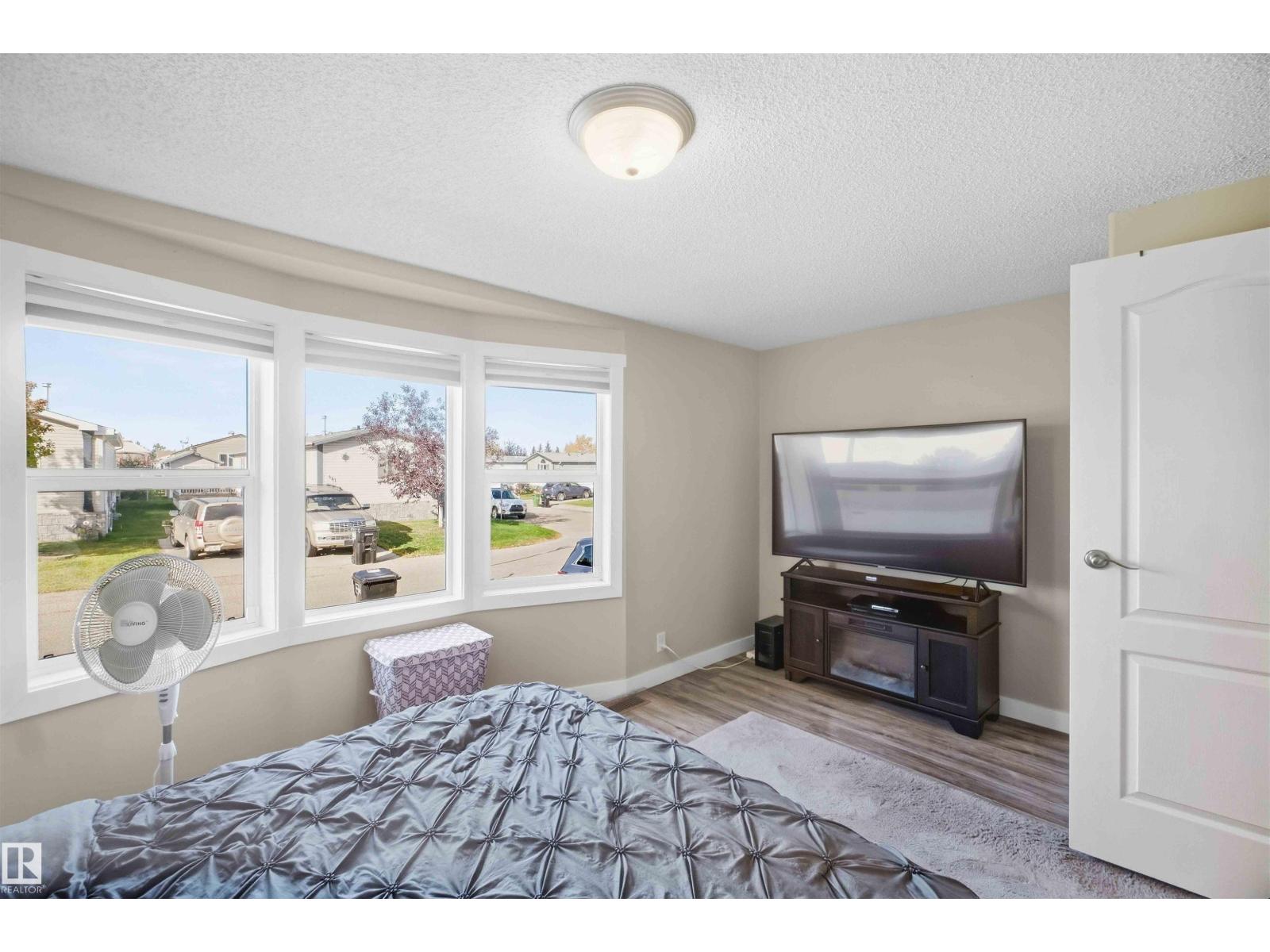 442 Oak Wood CR NW
