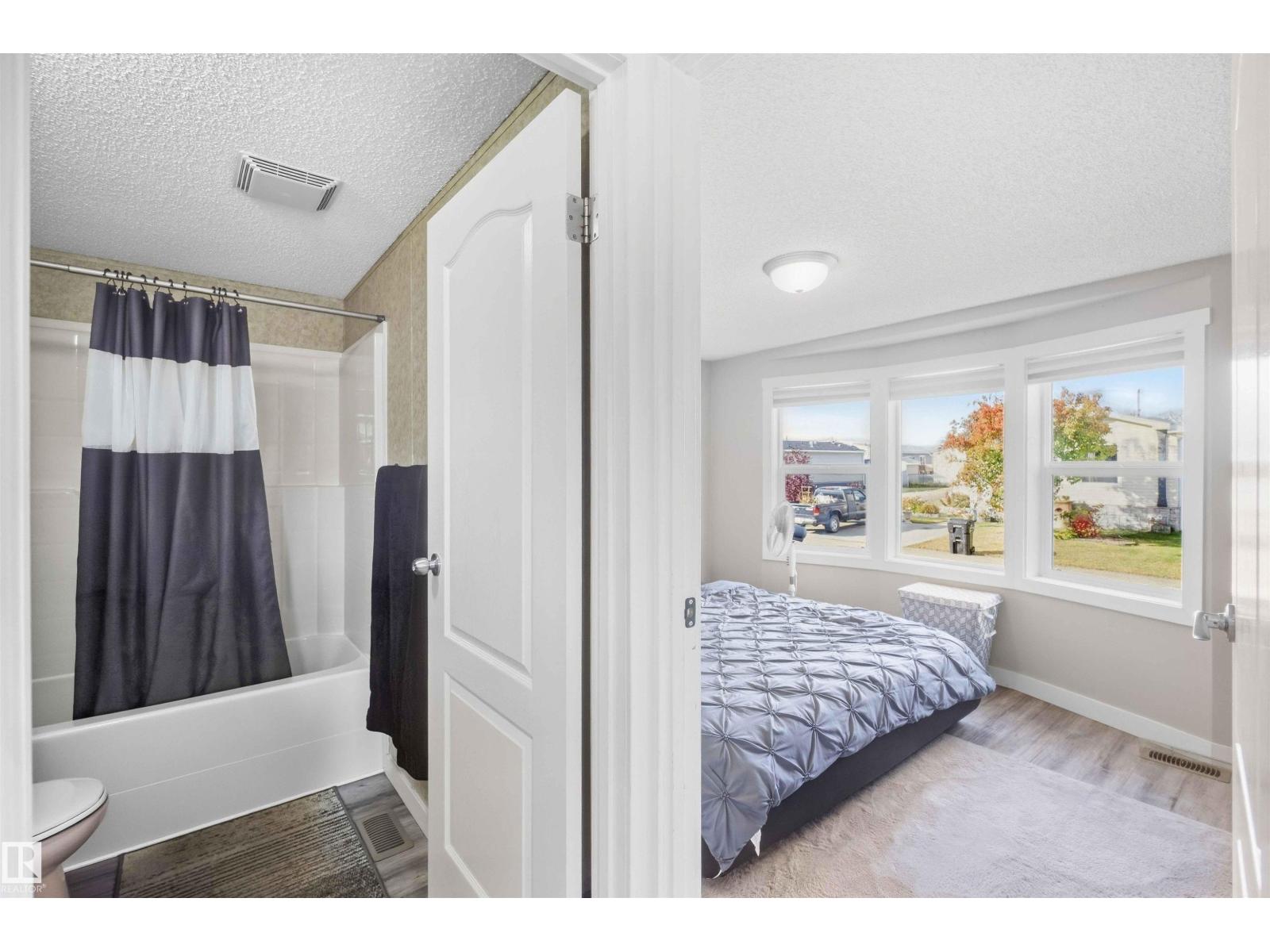 442 Oak Wood CR NW
