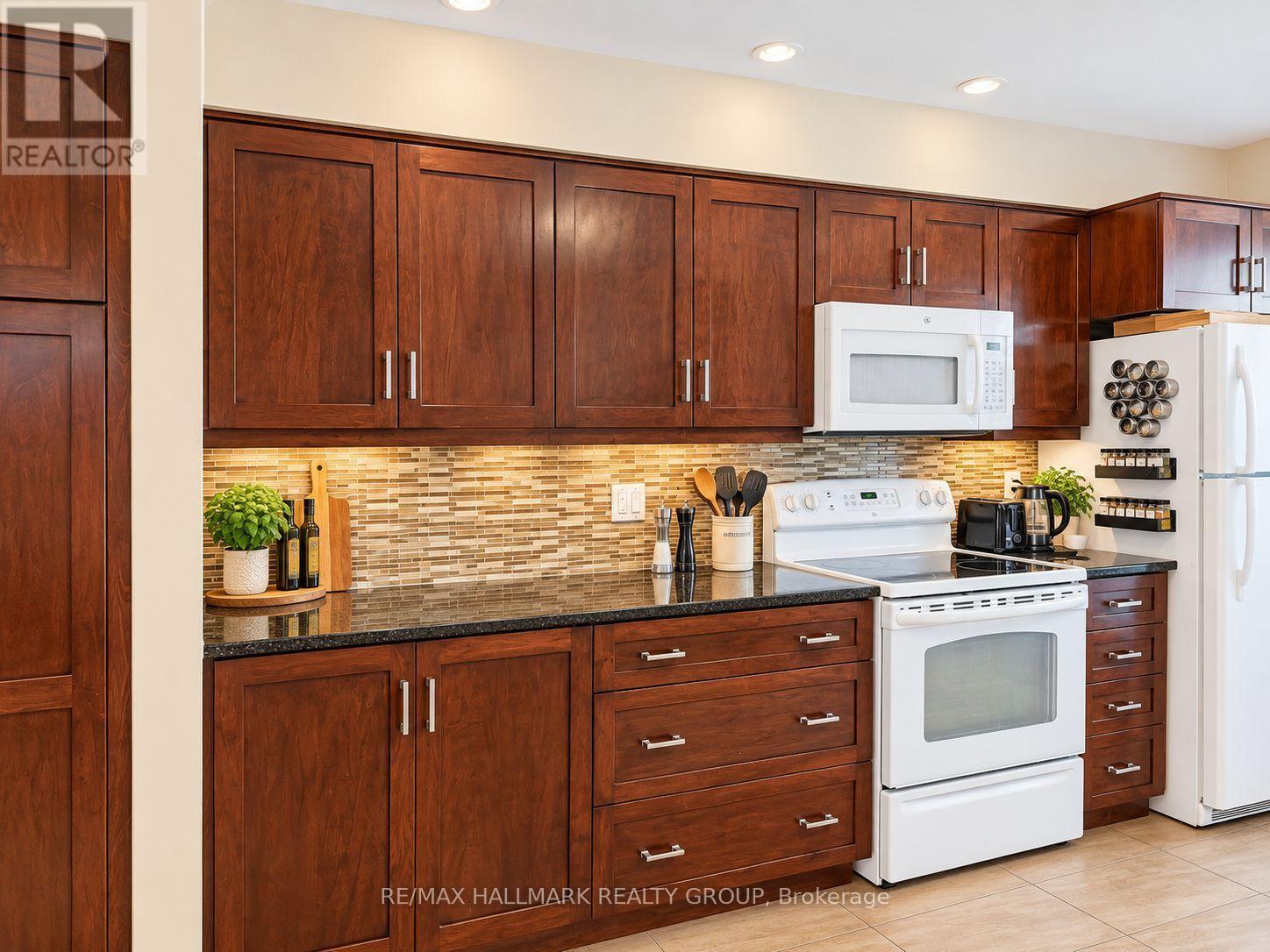 144 Springhurst Avenue, Ottawa, Ontario  K1S 0E5 - Photo 9 - X13873680