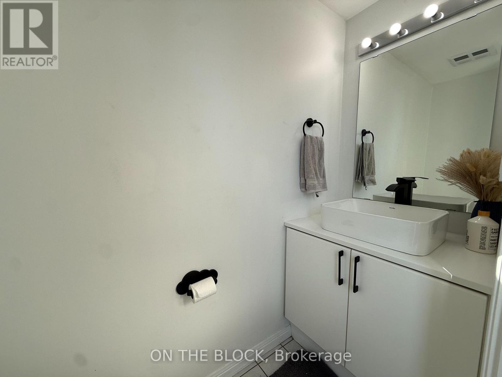 223 - 28 Douro Street, Toronto (Niagara), Ontario  M6K 3M4 - Photo 12 - C13876536
