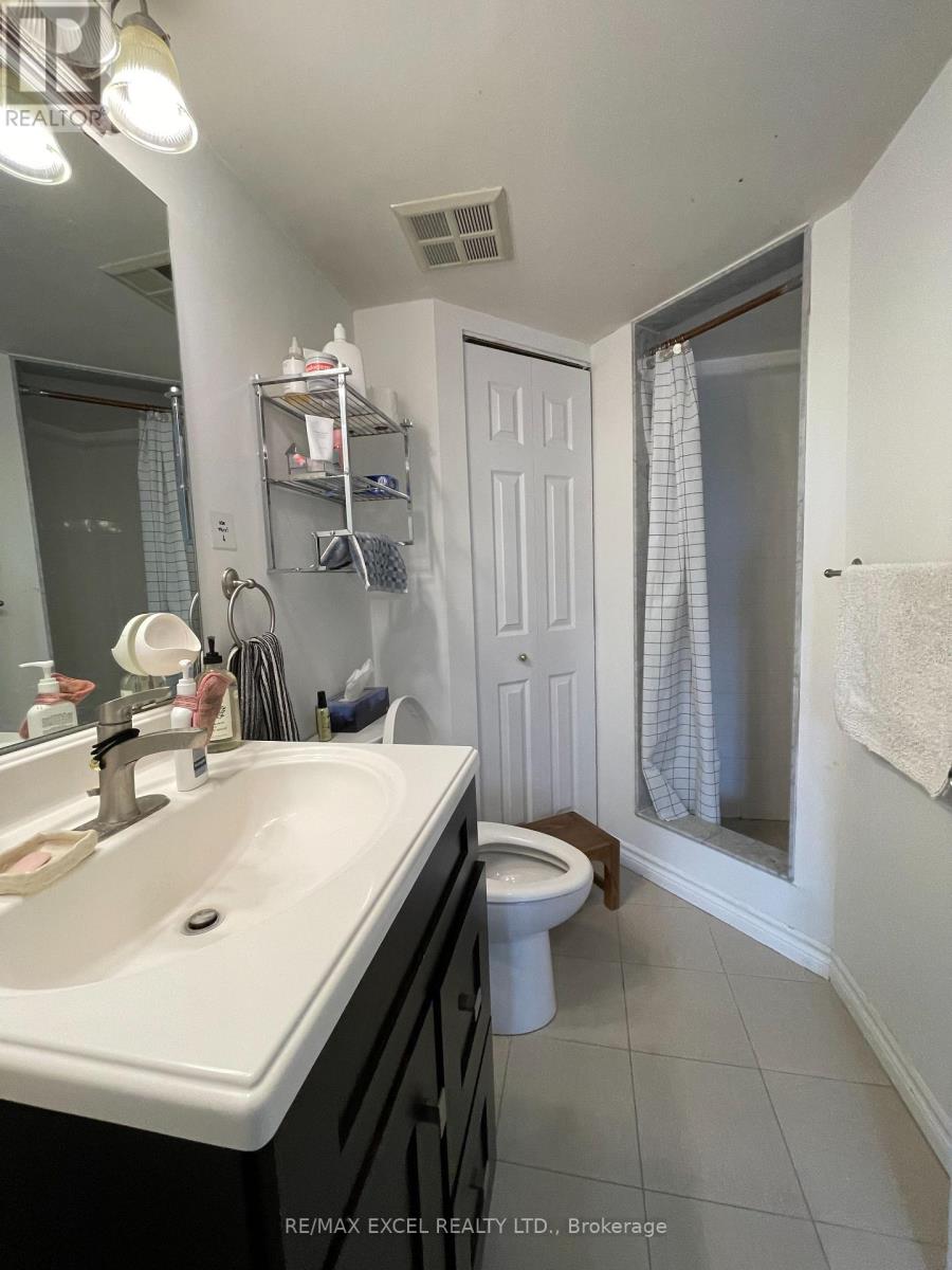 602 2nd Bedroom - 456 College Street, Toronto (Palmerston-Little Italy), Ontario  M6G 4A3 - Photo 3 - C13876638