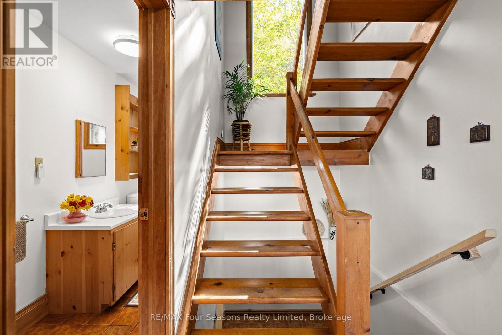 529685 Pretty River Rd. Townline N, Blue Mountains, Ontario N0H 2P0 - Photo 11 - X13876712