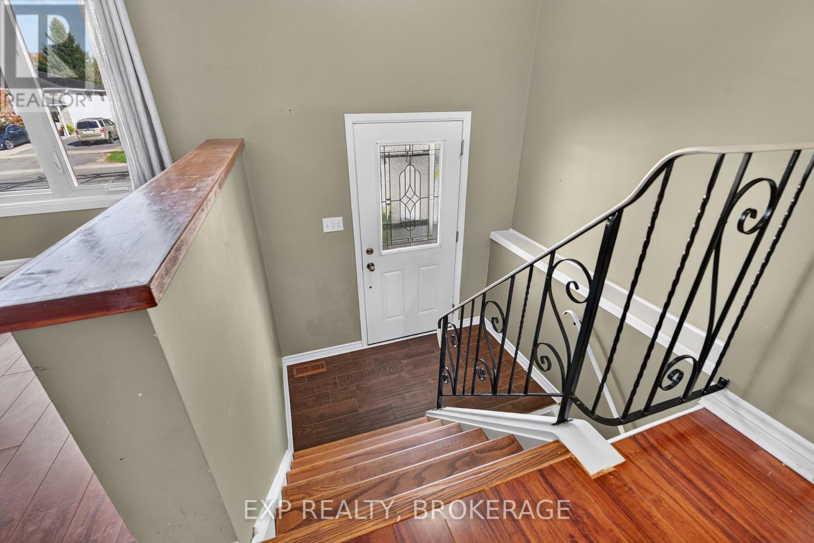 585 Gavin Court, Kingston, Ontario K7M 8B8 - Photo 2 - X13876474