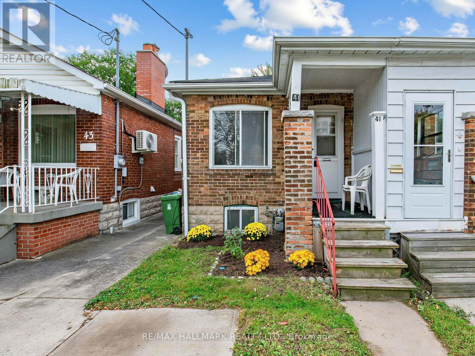 41 Gowan Avenue, Toronto, Ontario  M4K 2C8 - Photo 3 - E13876550