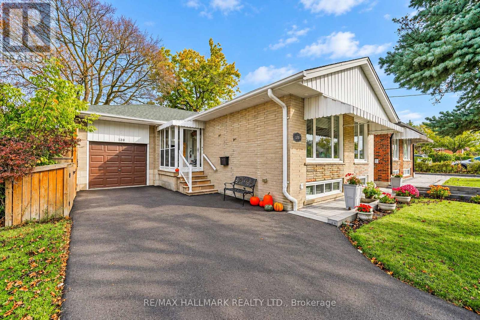 20 Wishing Well Drive, Toronto, Ontario  M1T 1J1 - Photo 3 - E13876608