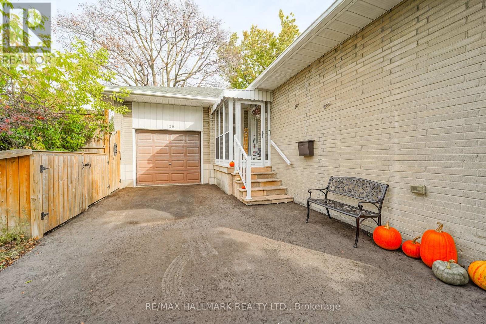 20 Wishing Well Drive, Toronto, Ontario  M1T 1J1 - Photo 5 - E13876608