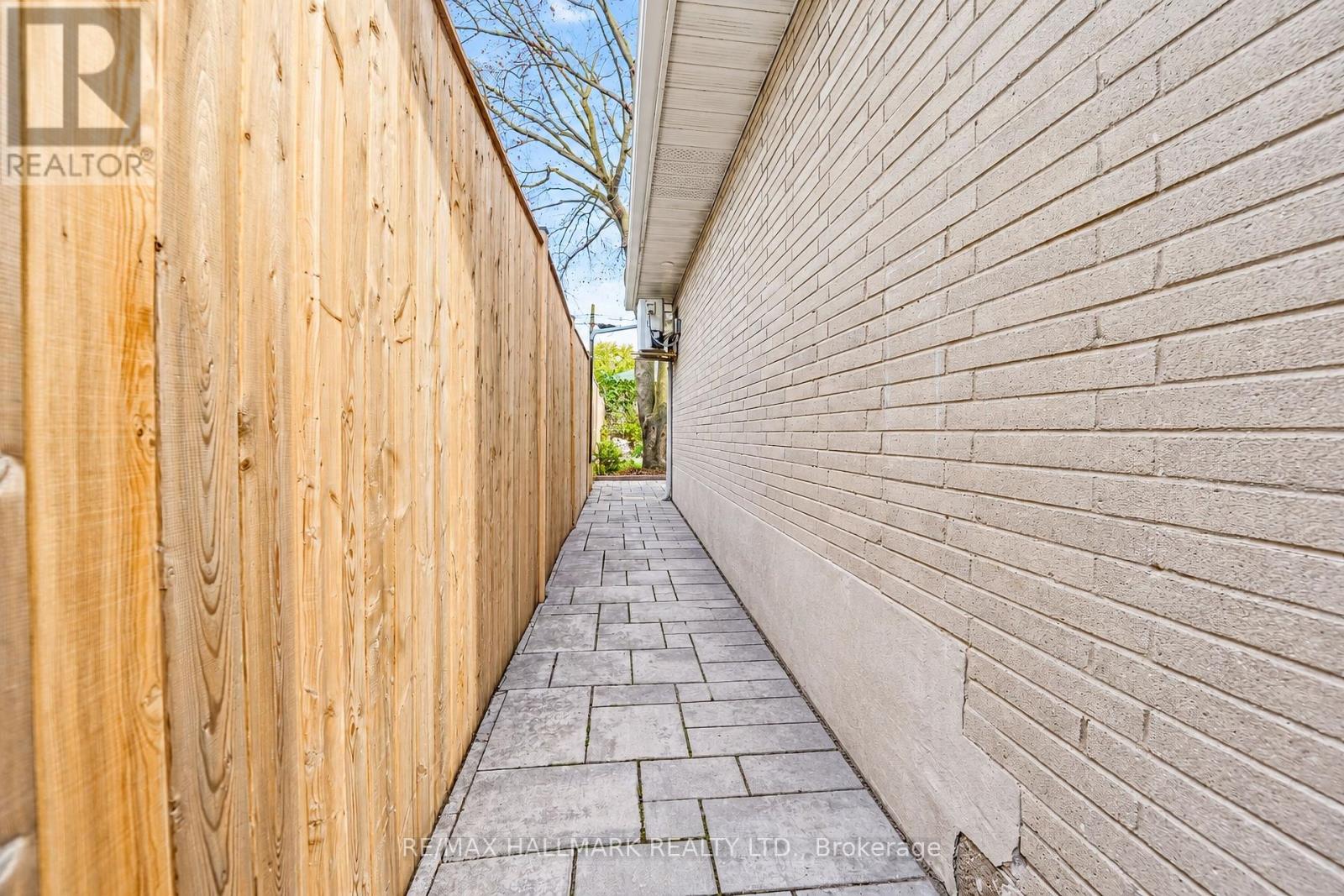 20 Wishing Well Drive, Toronto, Ontario  M1T 1J1 - Photo 6 - E13876608