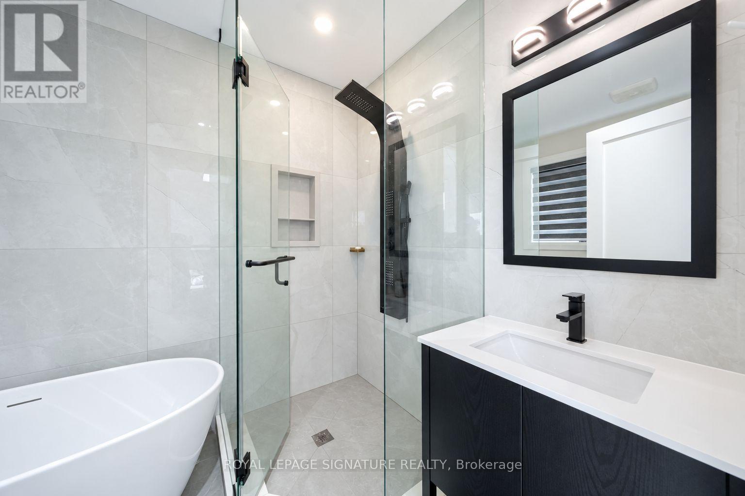 540b Pharmacy Avenue, Toronto, Ontario  M1L 3G6 - Photo 24 - E13876736