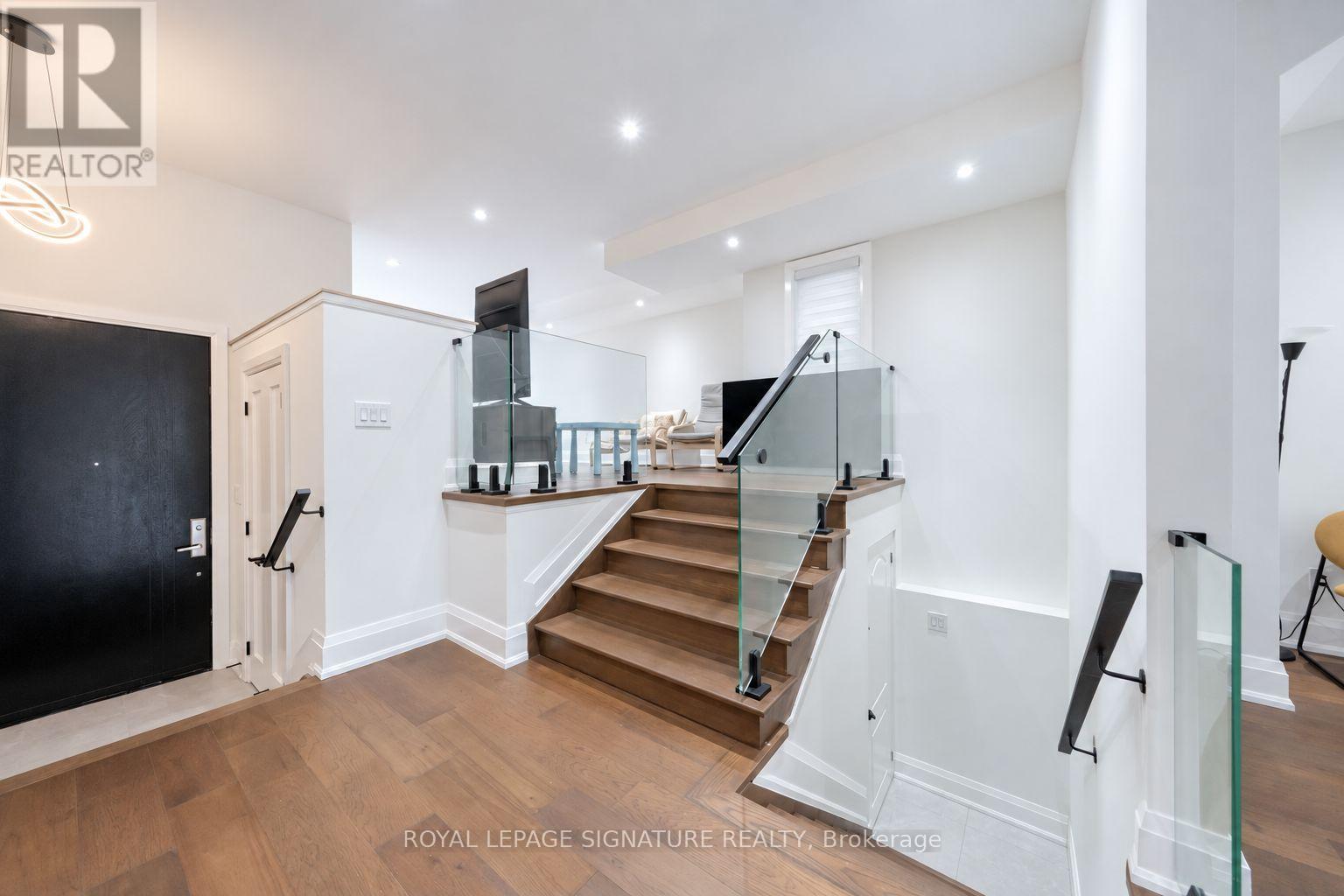 540b Pharmacy Avenue, Toronto, Ontario  M1L 3G6 - Photo 4 - E13876736
