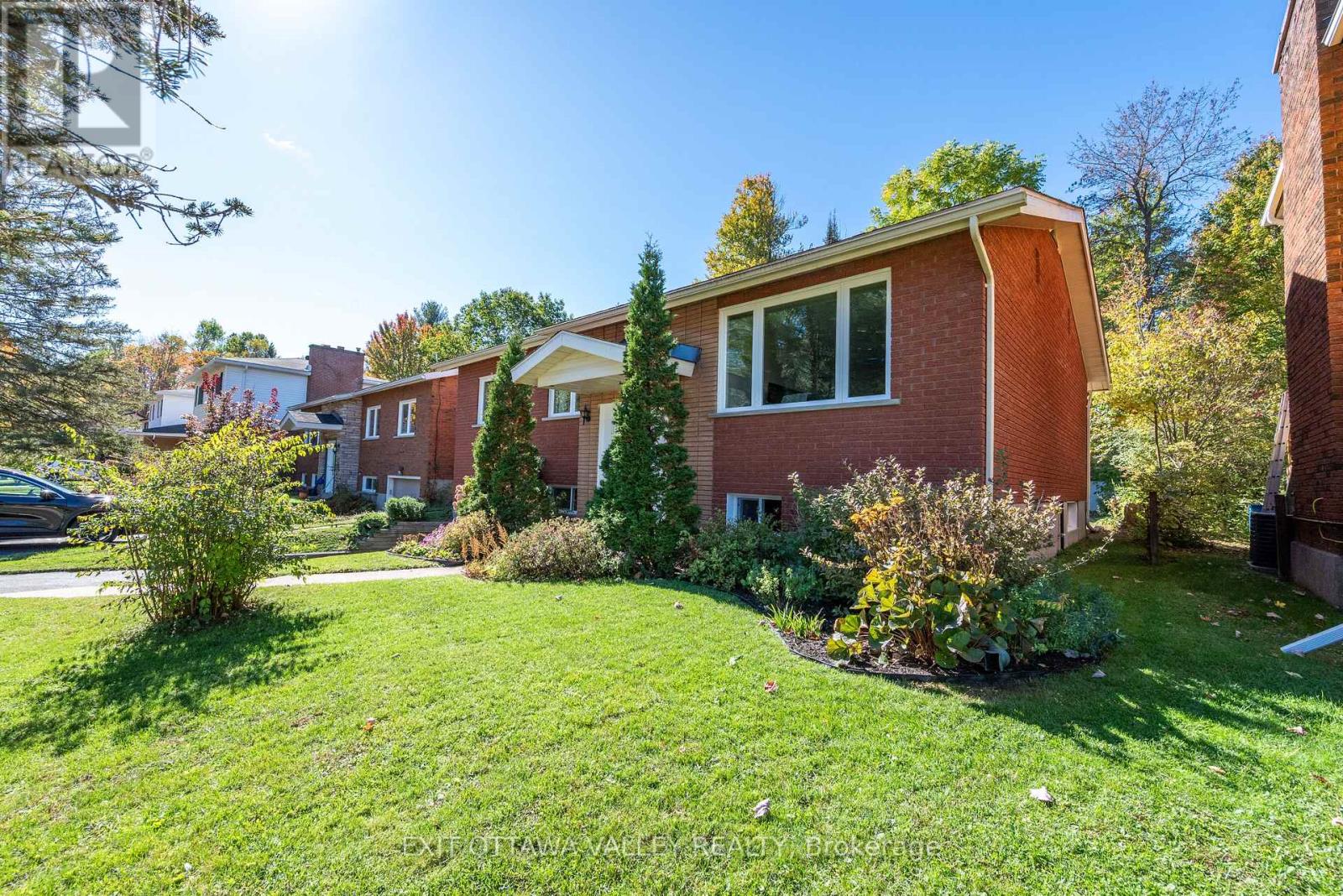 6 Sumac Court, Deep River, Ontario K0J 1P0 - Photo 3 - X13876456