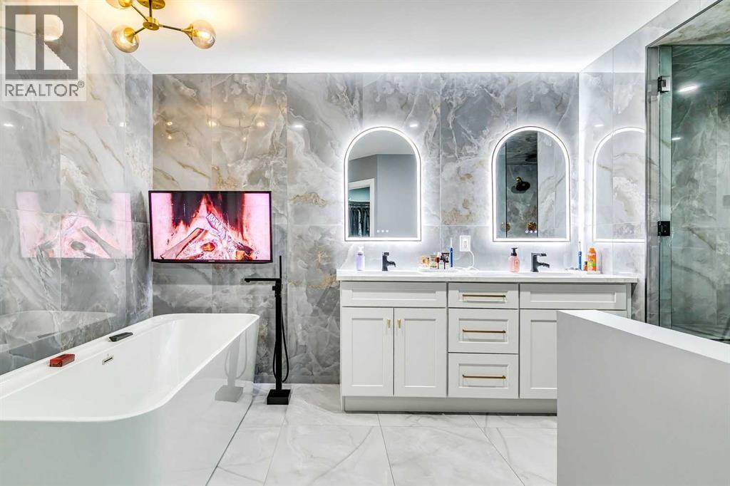 63 Prominence Point SW, Calgary, Alberta  T3H 3E8 - Photo 18 - A2350469