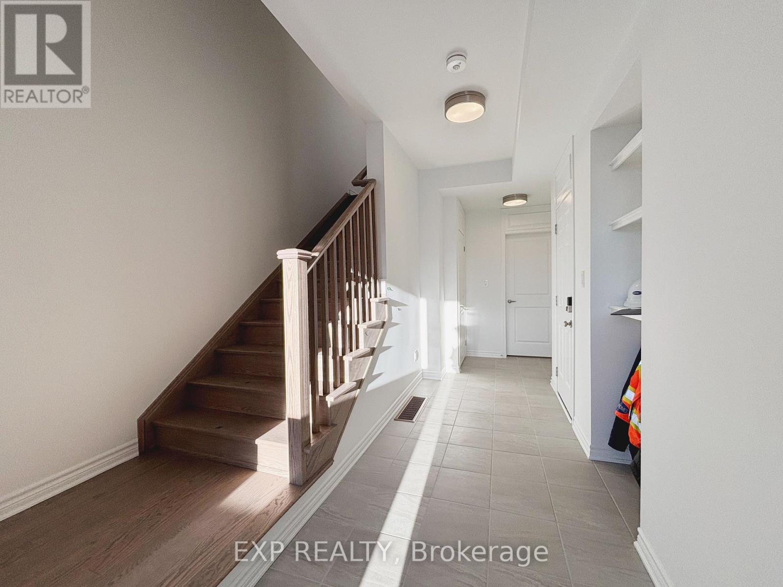 124 Azure Drive, Markham, Ontario  L6C 1N3 - Photo 2 - N13876486