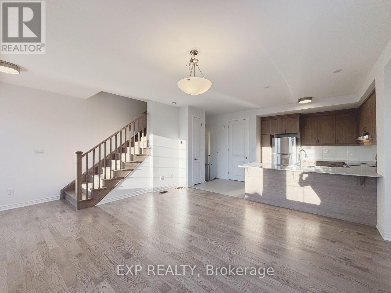 124 Azure Drive, Markham, Ontario  L6C 1N3 - Photo 3 - N13876486